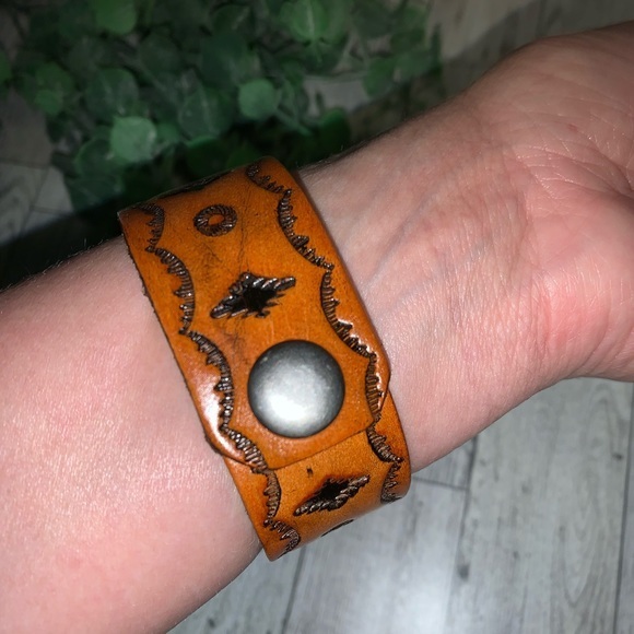 Emery Rose NWOT Brown PU Leather Brown Turquoise Stone Wrap Bracelet - Picture 5 of 11